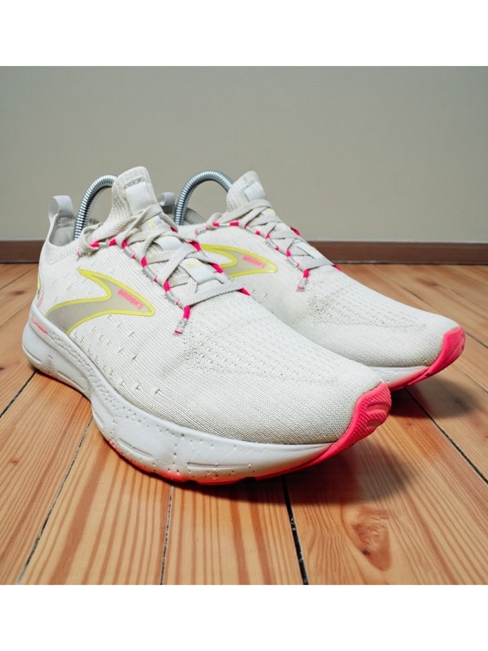 Brooks Glycerin Women's size 8 White & Pink Running Sneakers with Yellow Accents
